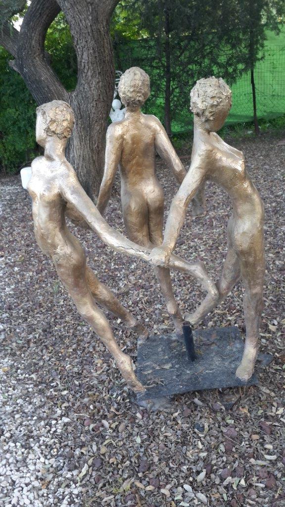 פסל רקדניות בגן של קירזנר ביוקנעם