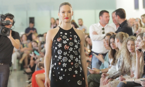 בר רפאלי פתחה את תצוגת האופנה הכי מרשימה בישראל